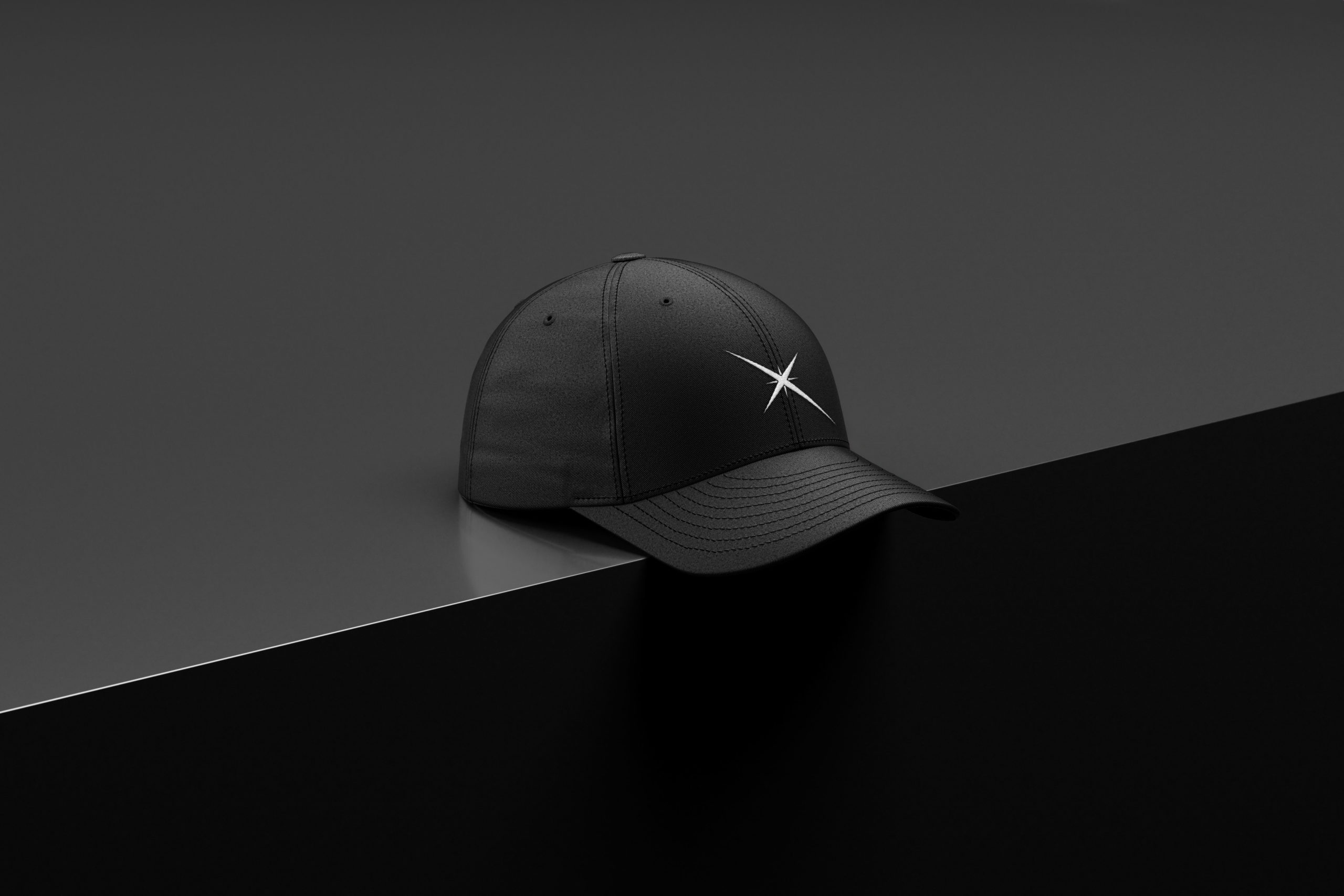 018_CAP_DARKMODE_ANGLE_01k